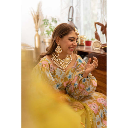 SWABHIMANN Adharsha White Gold Plated Polki Short Necklace with Earrings and Maang Tikka