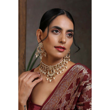SWABHIMANN Regah Gold Plated Kundan Choker Necklace with Earrings Set