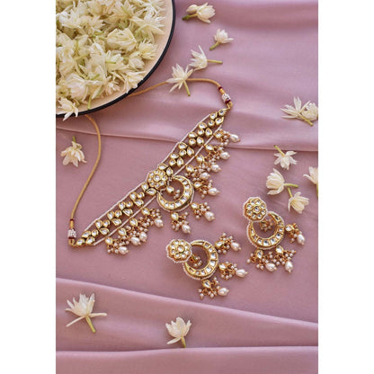 SWABHIMANN Regah Gold Plated Kundan Choker Necklace with Earrings Set