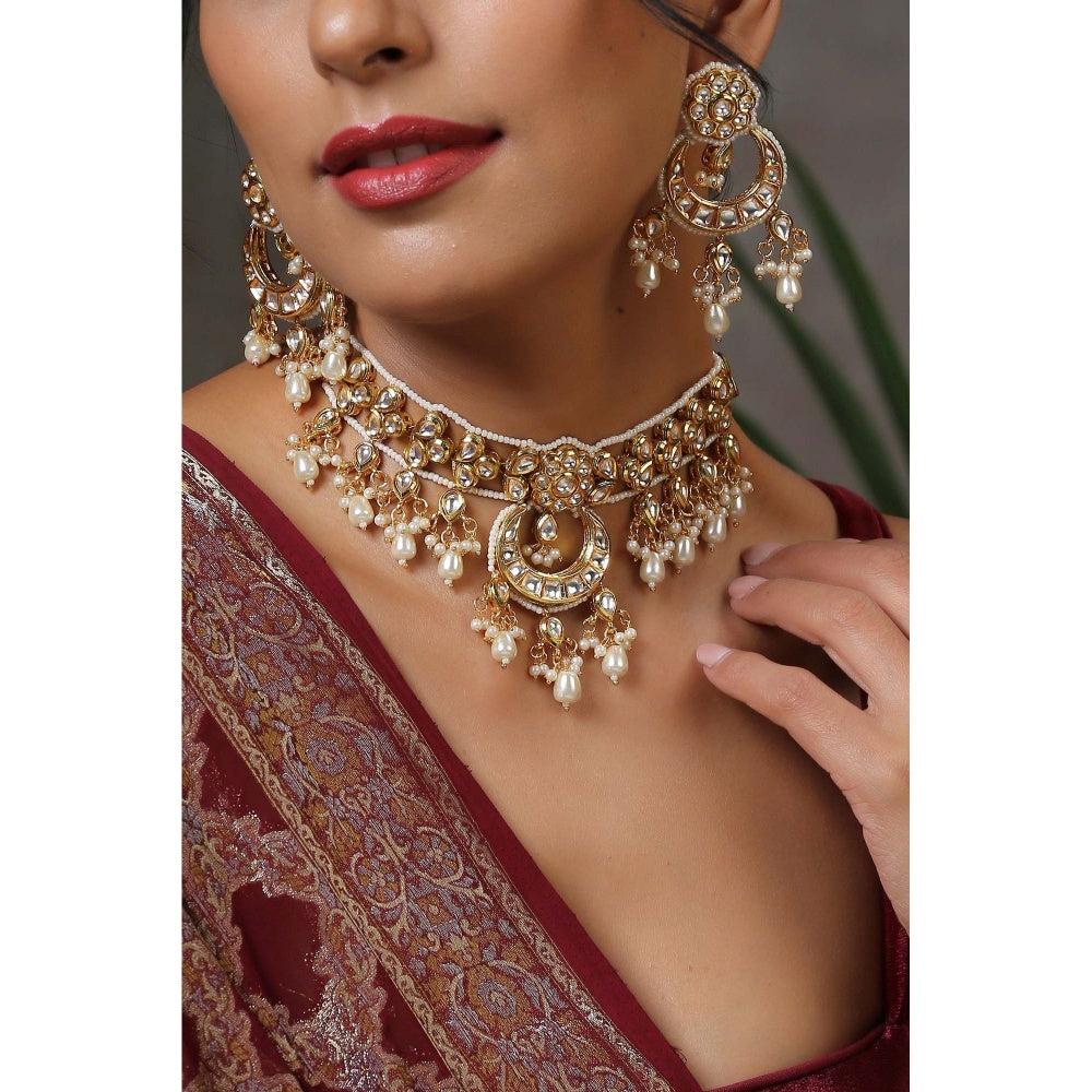 SWABHIMANN Regah Gold Plated Kundan Choker Necklace with Earrings Set