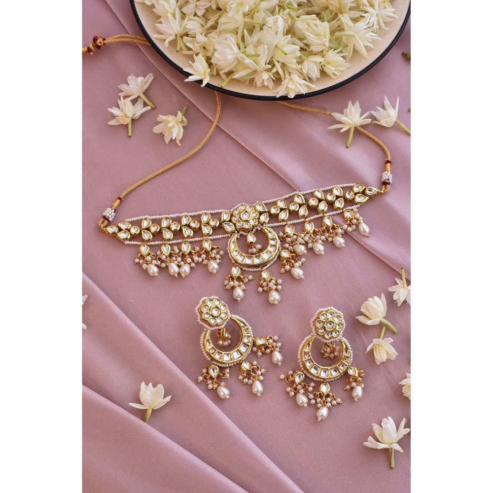 SWABHIMANN Regah Gold Plated Kundan Choker Necklace with Earrings Set