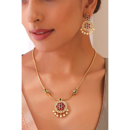 SWABHIMANN Ahrika Red and Green Jadau Kundan Pendant Set