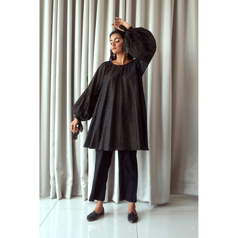 Taro India Black & Gold Kurti