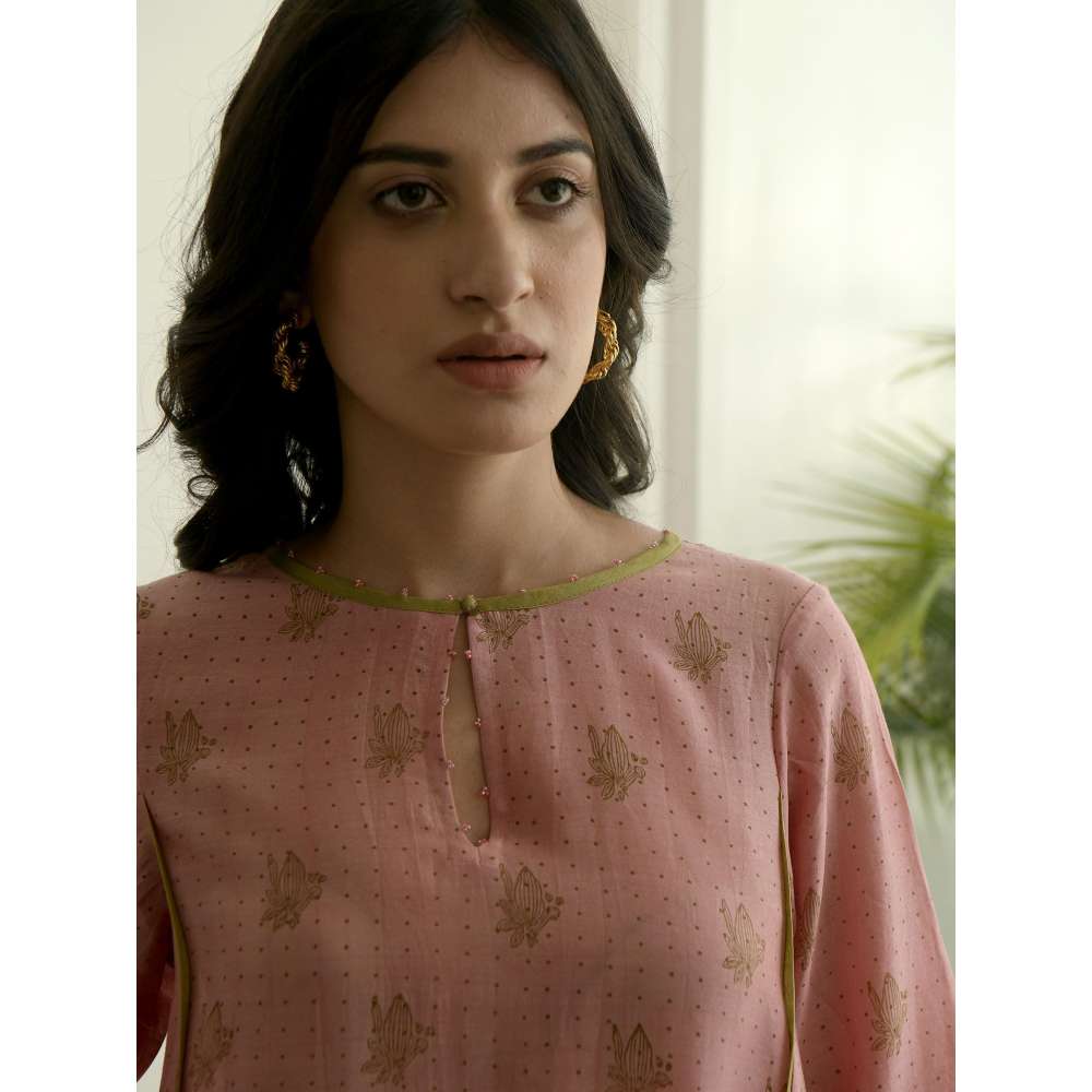 Taro india Salmon and Cinnamon Kurta with Pant and Dupatta (Set of 3)