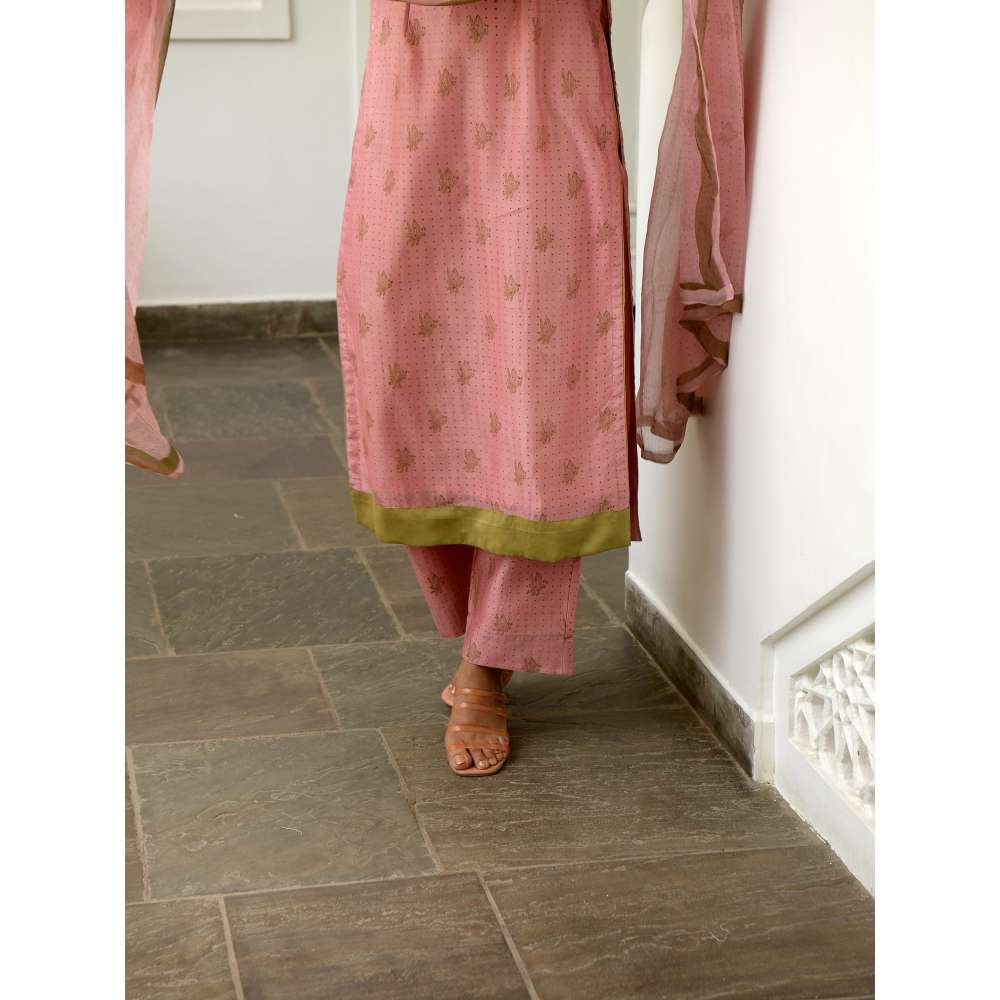 Taro india Oat and Cinnamon Kurta with Pant and Dupatta (Set of 3)