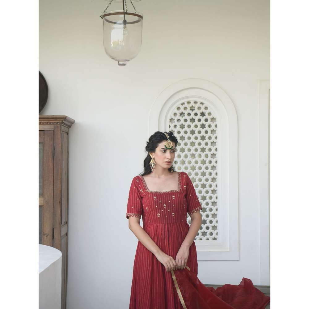Taro india Cherry Sangria Kurta with Pant and Dupatta (Set of 3)