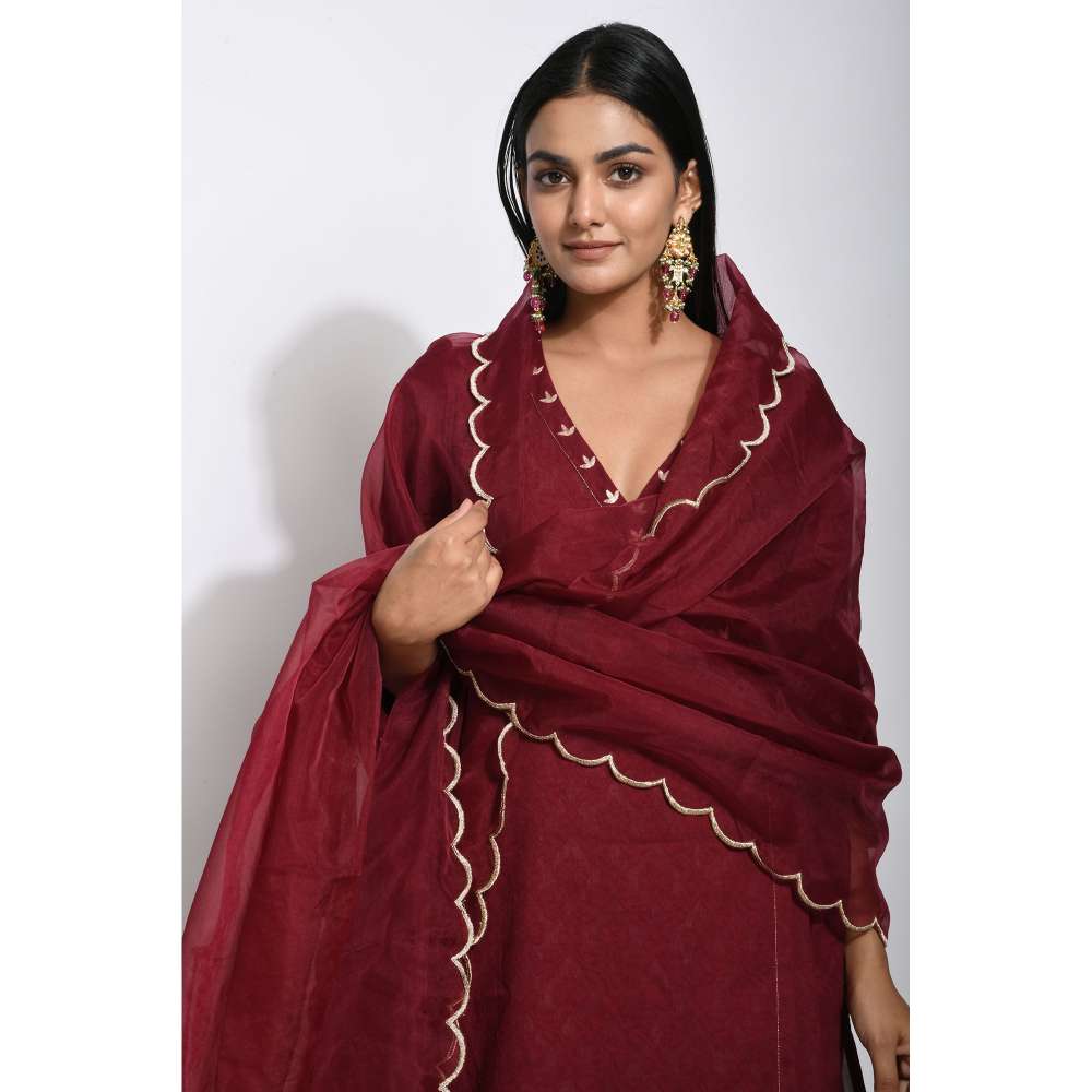 Taro india Garnet Kurta and Pant with Dupatta (Set of 3)