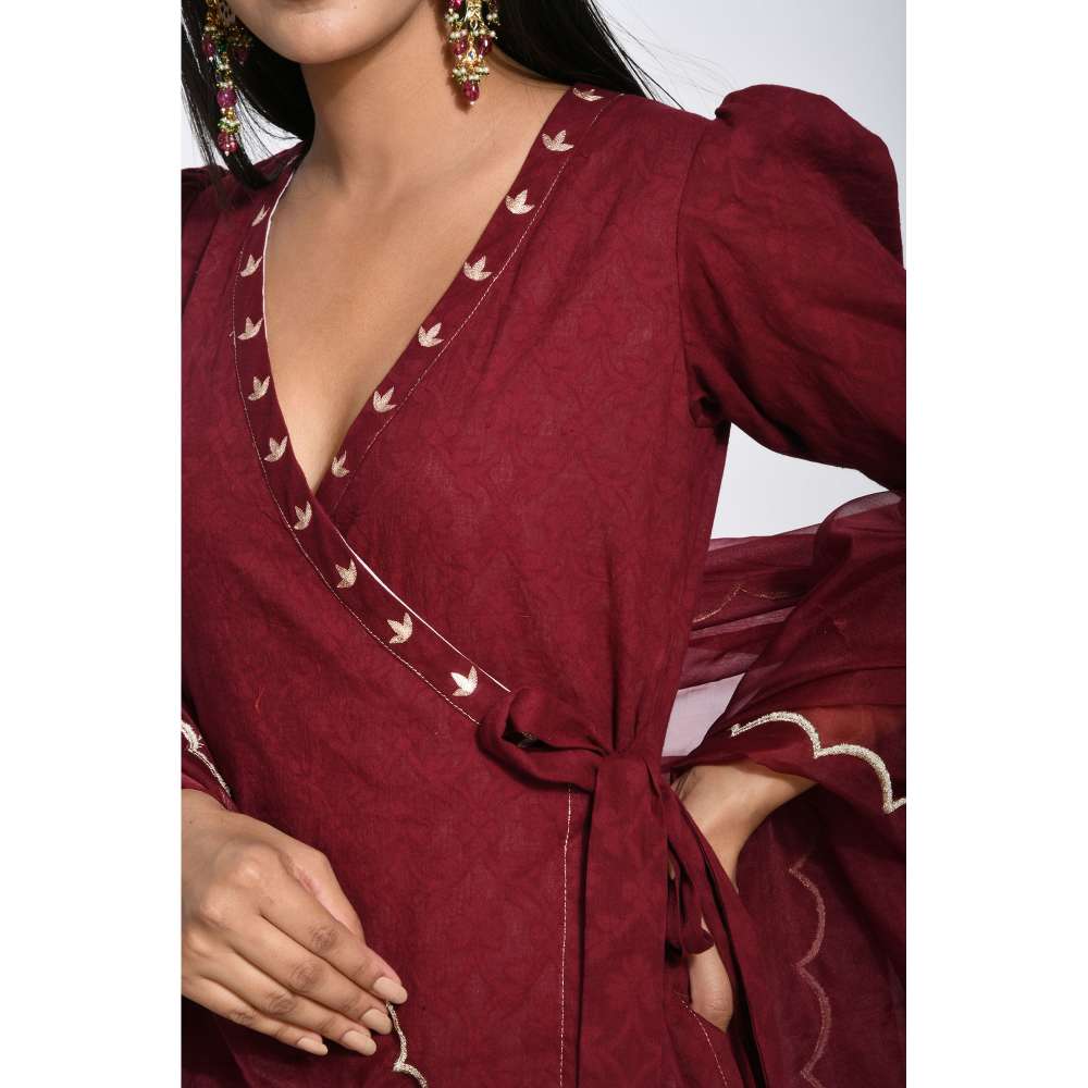 Taro india Garnet Kurta and Pant with Dupatta (Set of 3)