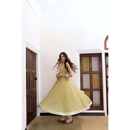 Taro India Inaya Kurta Pant With Dupatta And Crop Slip