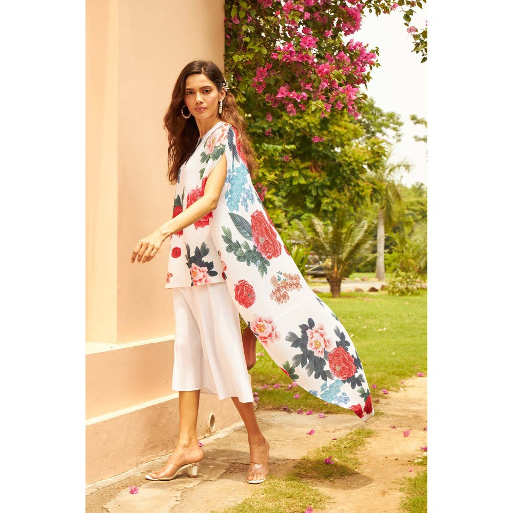 TASUVURE White Freya Flower It Dress with Attached Cape