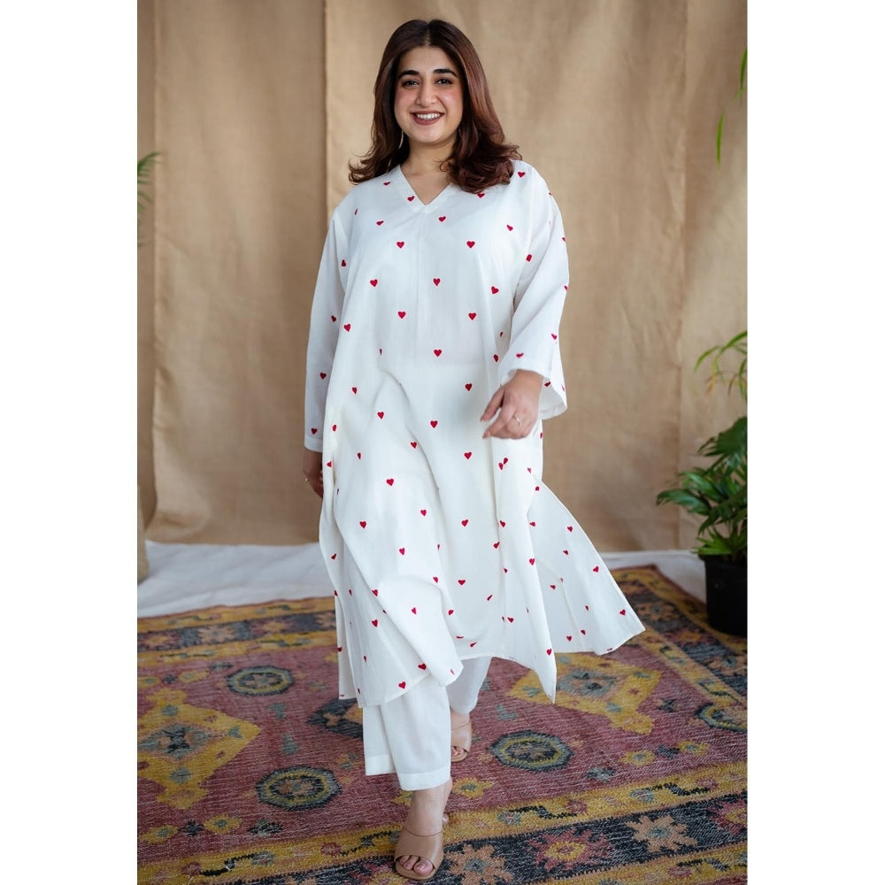 The Indian Ethnic Co. White Loose Dabu Cotton Hand Block Printed Kurta