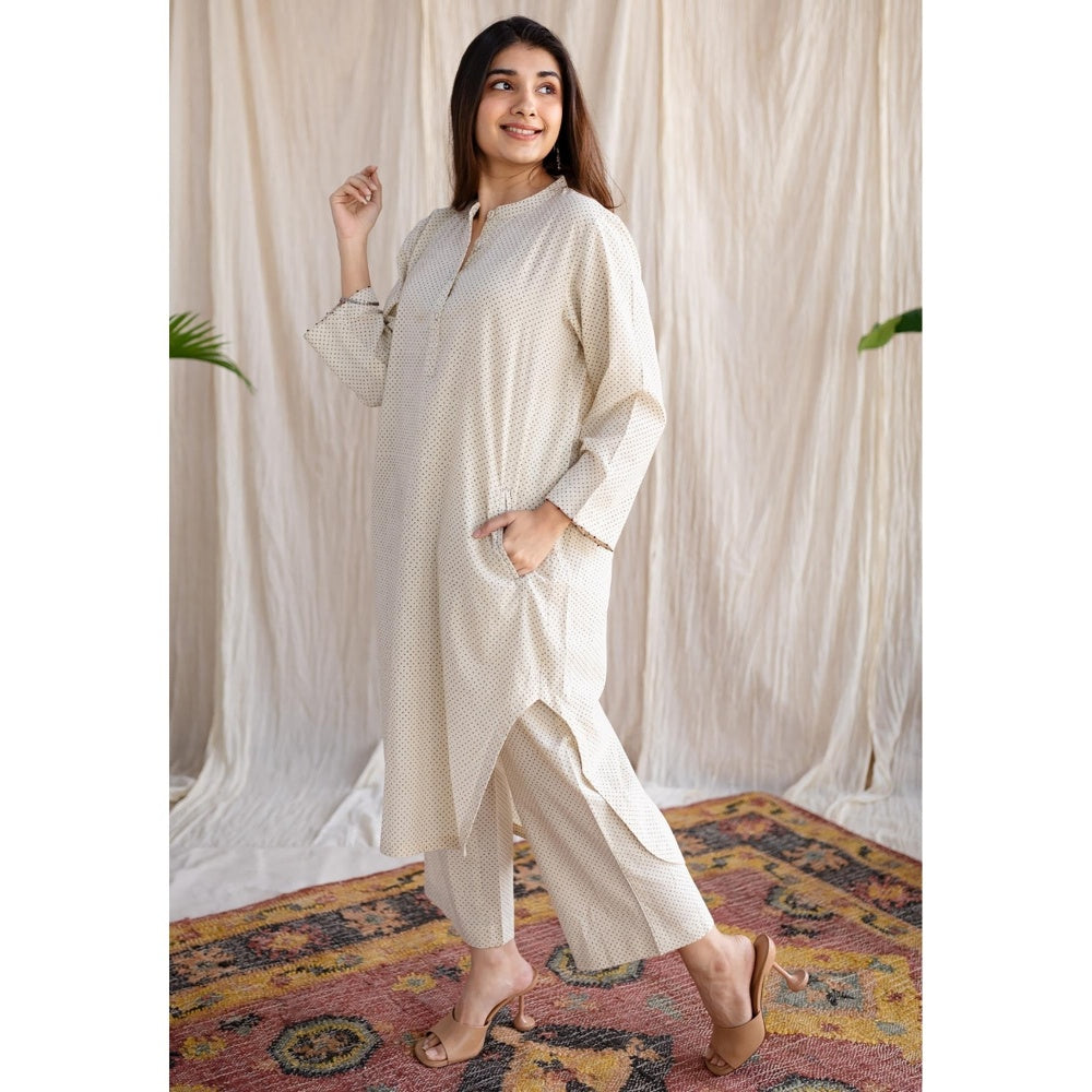 The Indian Ethnic Co. Off-White Straight Ajrakh Handblock Printed Cotton Pant