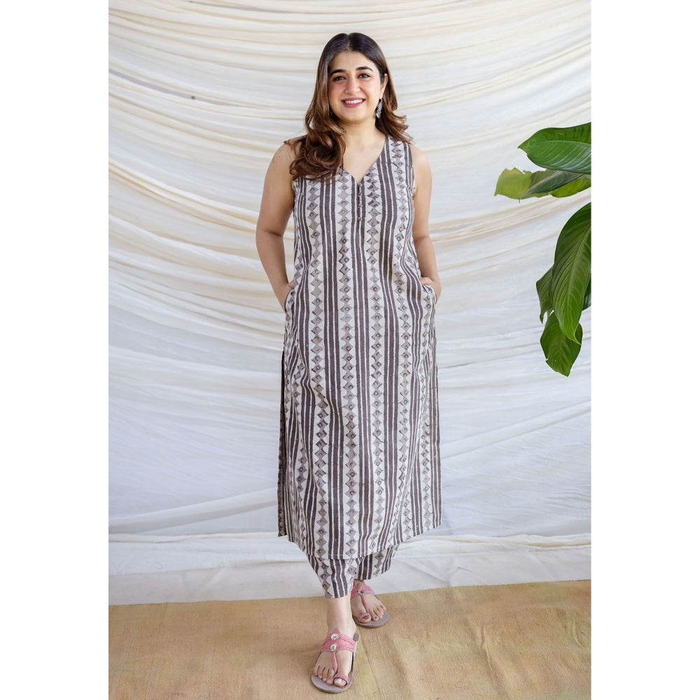 The Indian Ethnic Co. Grey Wide Batik Printed Cotton Salwar Pant