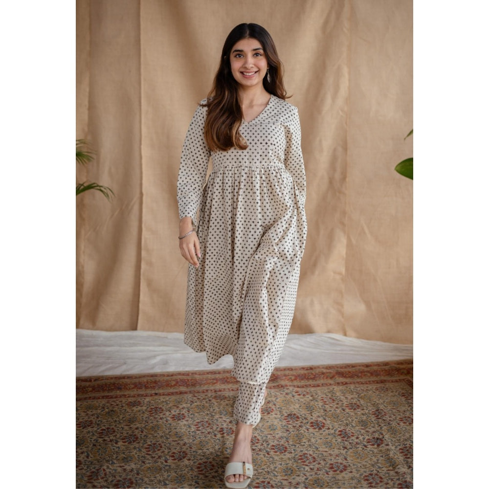 The Indian Ethnic Co. Off White A-Line Fakira Printed Mul Kurta With V Neck And Full Sleeves
