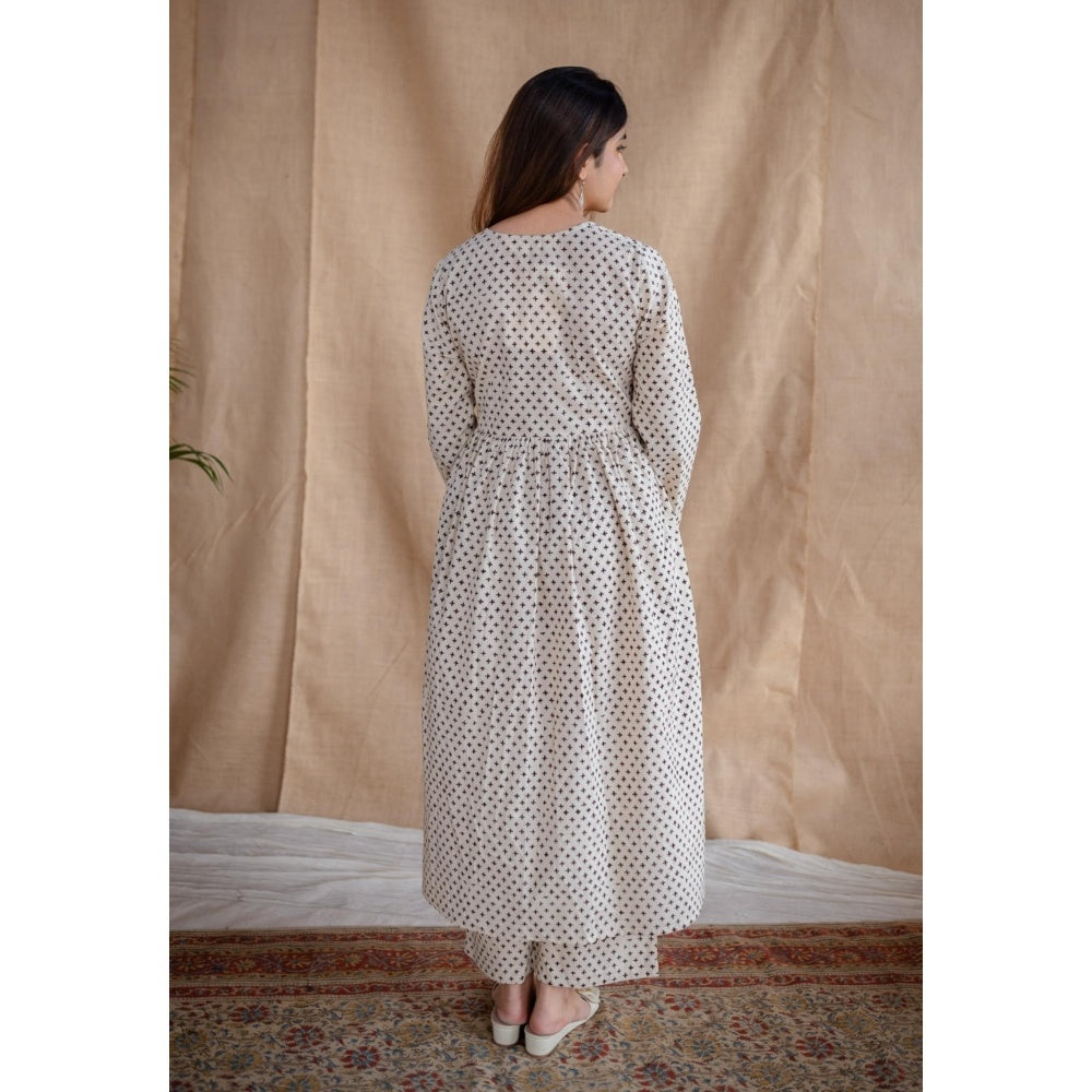 The Indian Ethnic Co. Off White A-Line Fakira Printed Mul Kurta With V Neck And Full Sleeves
