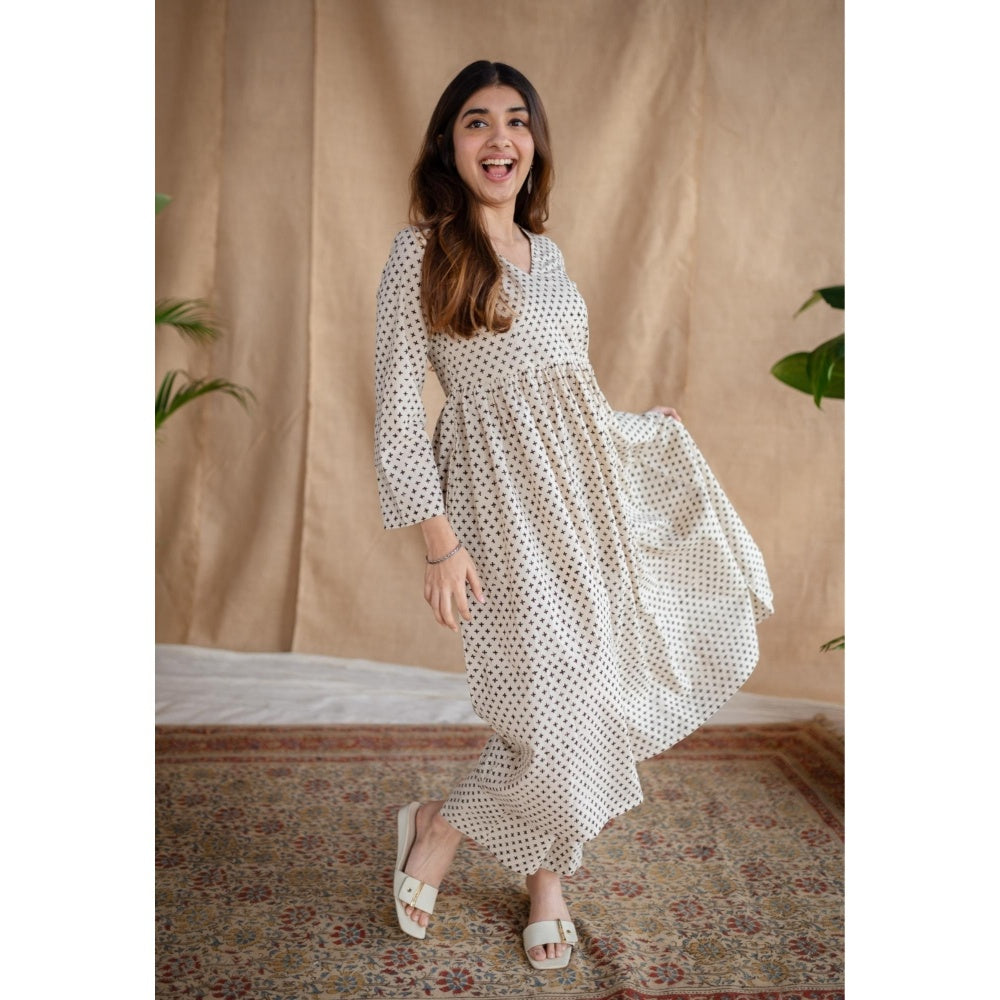 The Indian Ethnic Co. Off White A-Line Fakira Printed Mul Kurta With V Neck And Full Sleeves