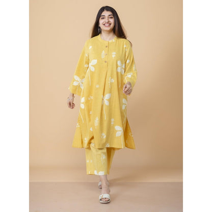 The Indian Ethnic Co. Women Yellow Cotton Floral Printed Kurta with Pant