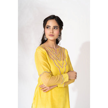THE AARYA Yellow Handwoven Chanderi Embroidered Kurta (Set of 4)