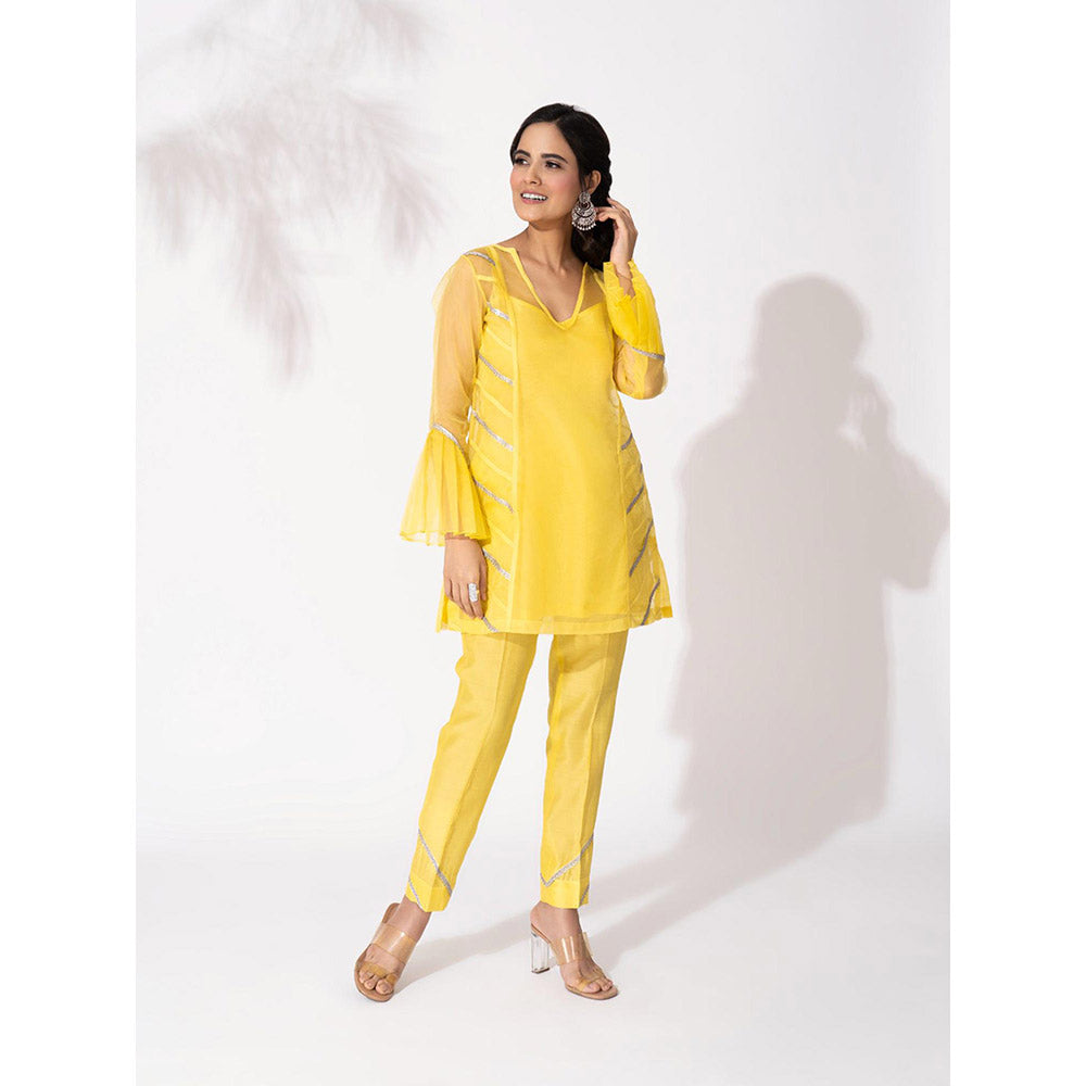 THE AARYA Yellow Organza Short Kurta (Set of 4)