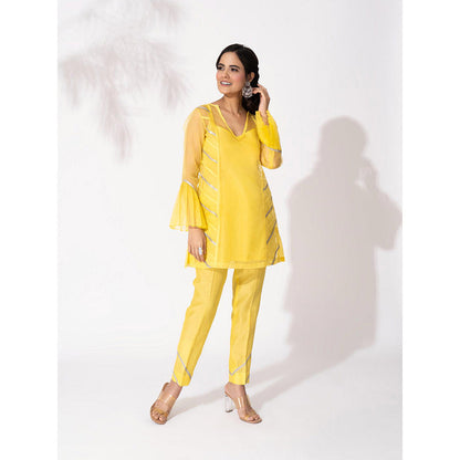 THE AARYA Yellow Organza Short Kurta (Set of 4)