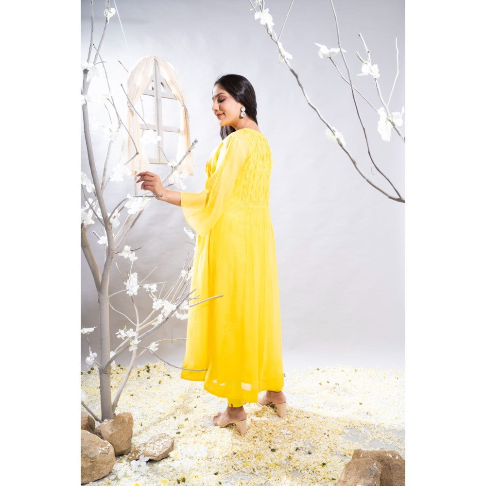 The White Tree Studio Zoya Floral Applique & Cross Smock Kurta with Pant & Inner (Set of 3)