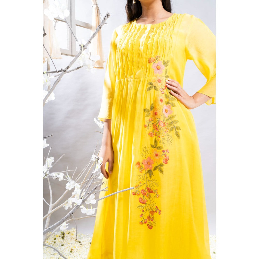 The White Tree Studio Zoya Floral Applique & Cross Smock Kurta with Pant & Inner (Set of 3)