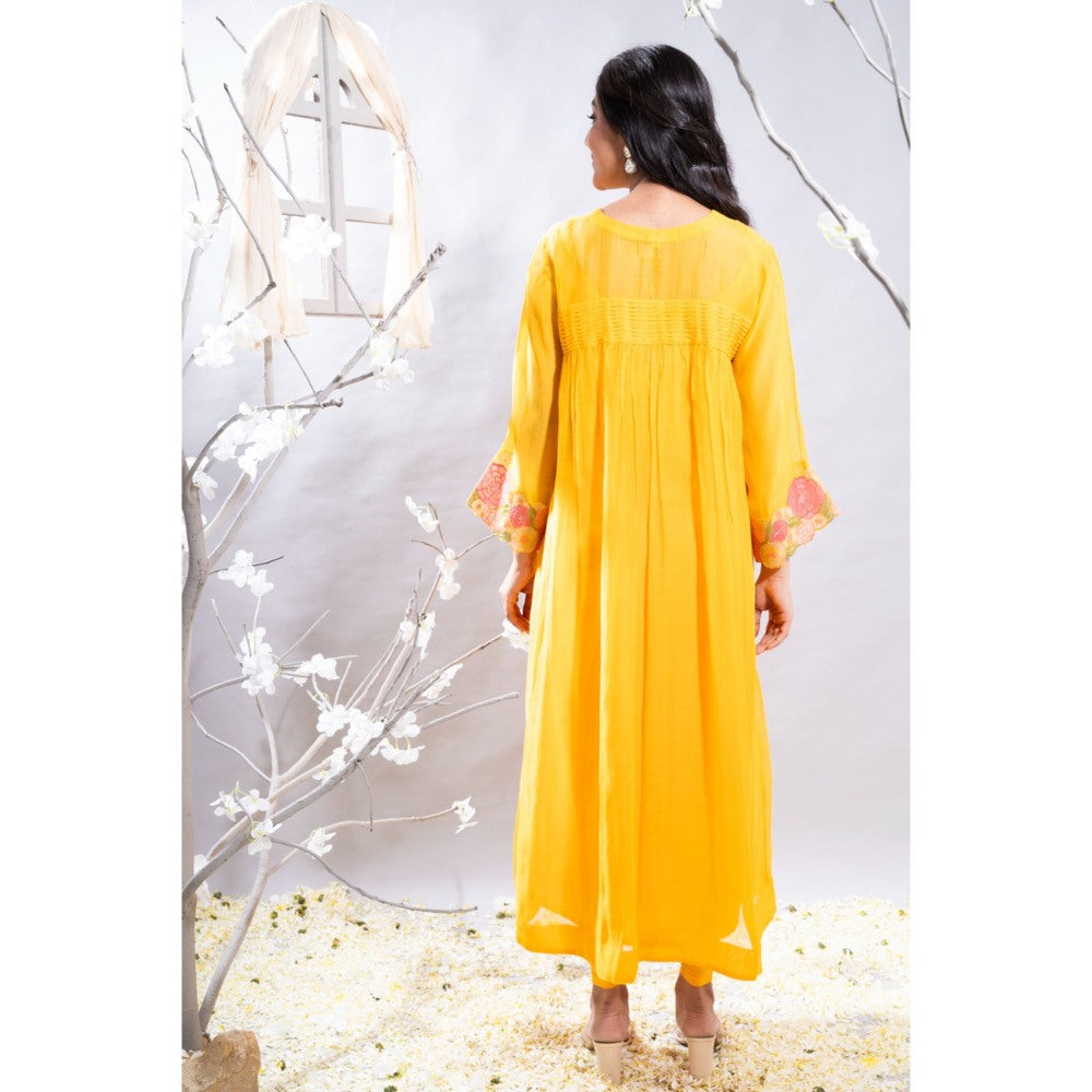 The White Tree Studio Afsheen Embroidered & Cross Smock Kurta with Pant & Inner (Set of 3)