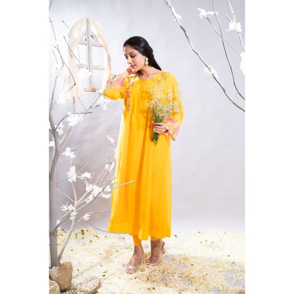 The White Tree Studio Afsheen Embroidered & Cross Smock Kurta with Pant & Inner (Set of 3)