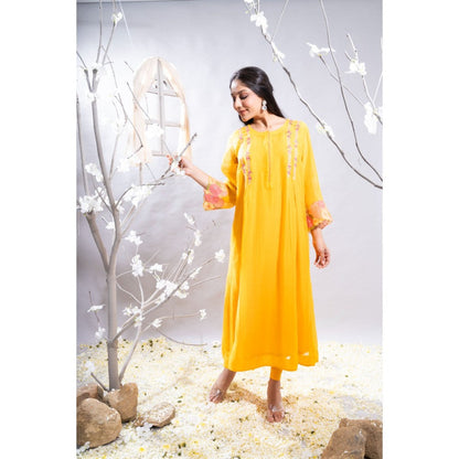 The White Tree Studio Afsheen Embroidered & Cross Smock Kurta with Pant & Inner (Set of 3)
