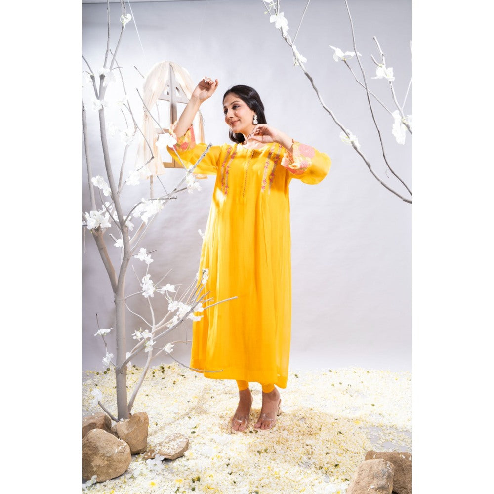 The White Tree Studio Afsheen Embroidered & Cross Smock Kurta with Pant & Inner (Set of 3)