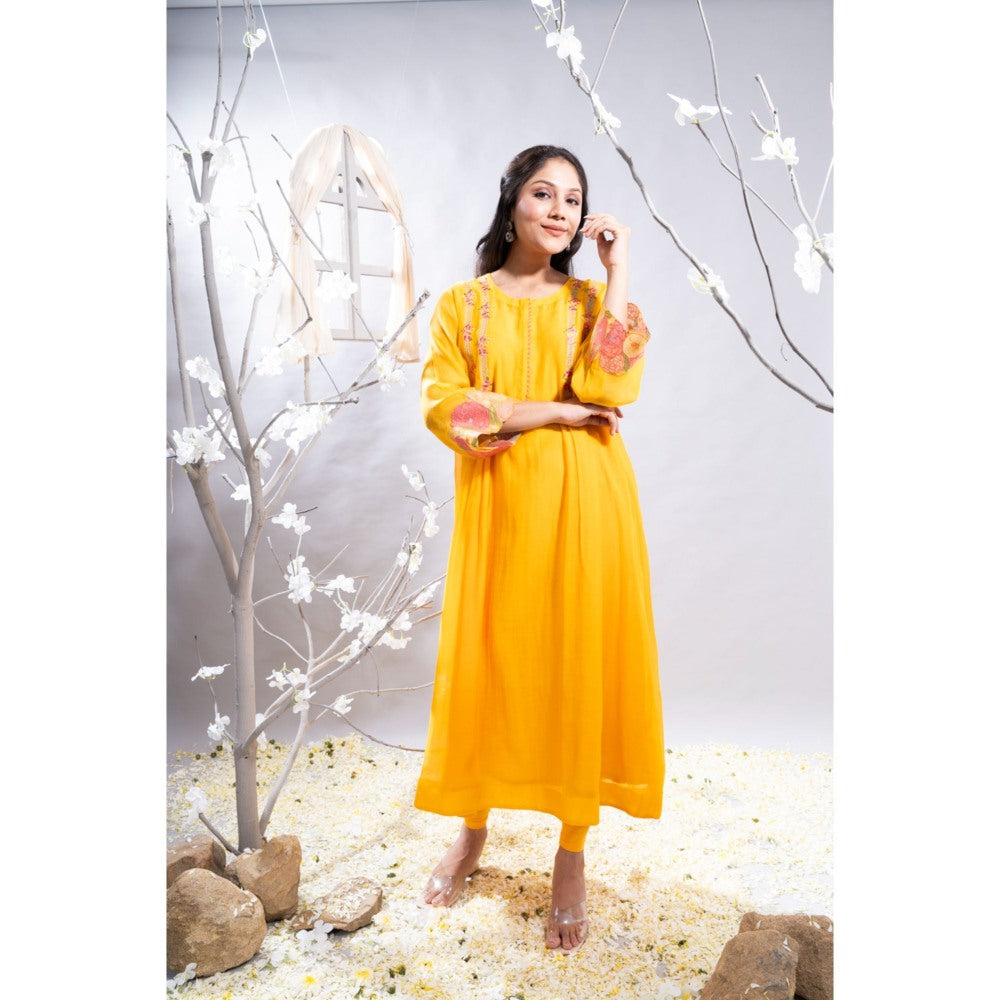 The White Tree Studio Afsheen Embroidered & Cross Smock Kurta with Pant & Inner (Set of 3)
