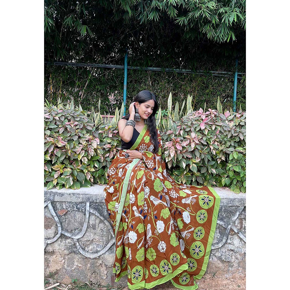Thee Modern Roots Floral and Fauna Printed Crepe Saree with Unstitched Blouse