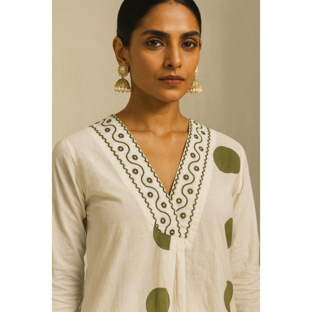 Thee Modern Roots Women'S Ivory Cotton Polka Dots V-Neck Kurta with Pant