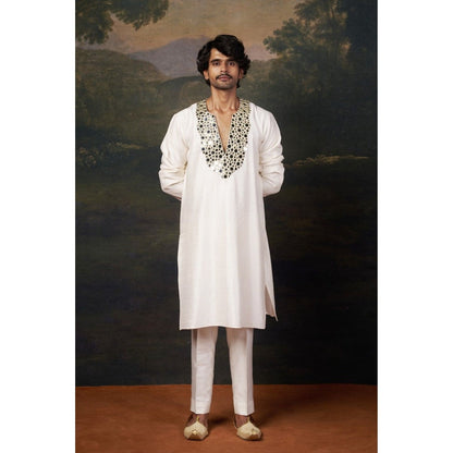 THETAA Men White Mirror Work Kurta with Pyjama