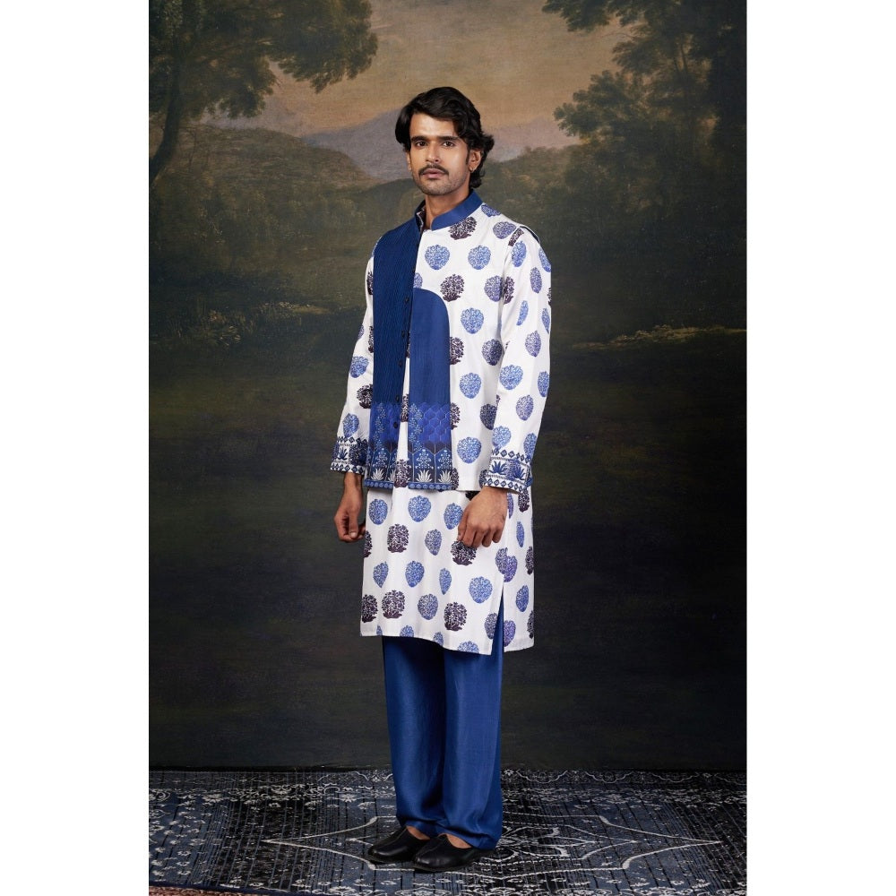 THETAA Men Blue Embroidered Kurta with Pyjama and Jacket