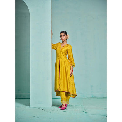 The Clothing Therapy Yellow Kurta with Pant (Set of 2)