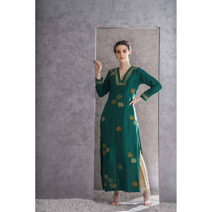 THE SILK LOVE Green Lush Lotus Kurta With Pant And Dupatta
