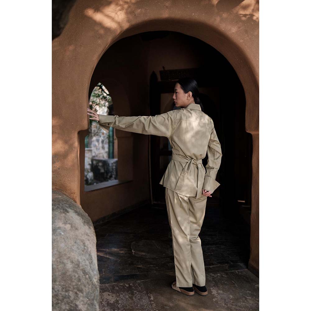 The Terra tribe Khaki Nara Front Knot Shirt