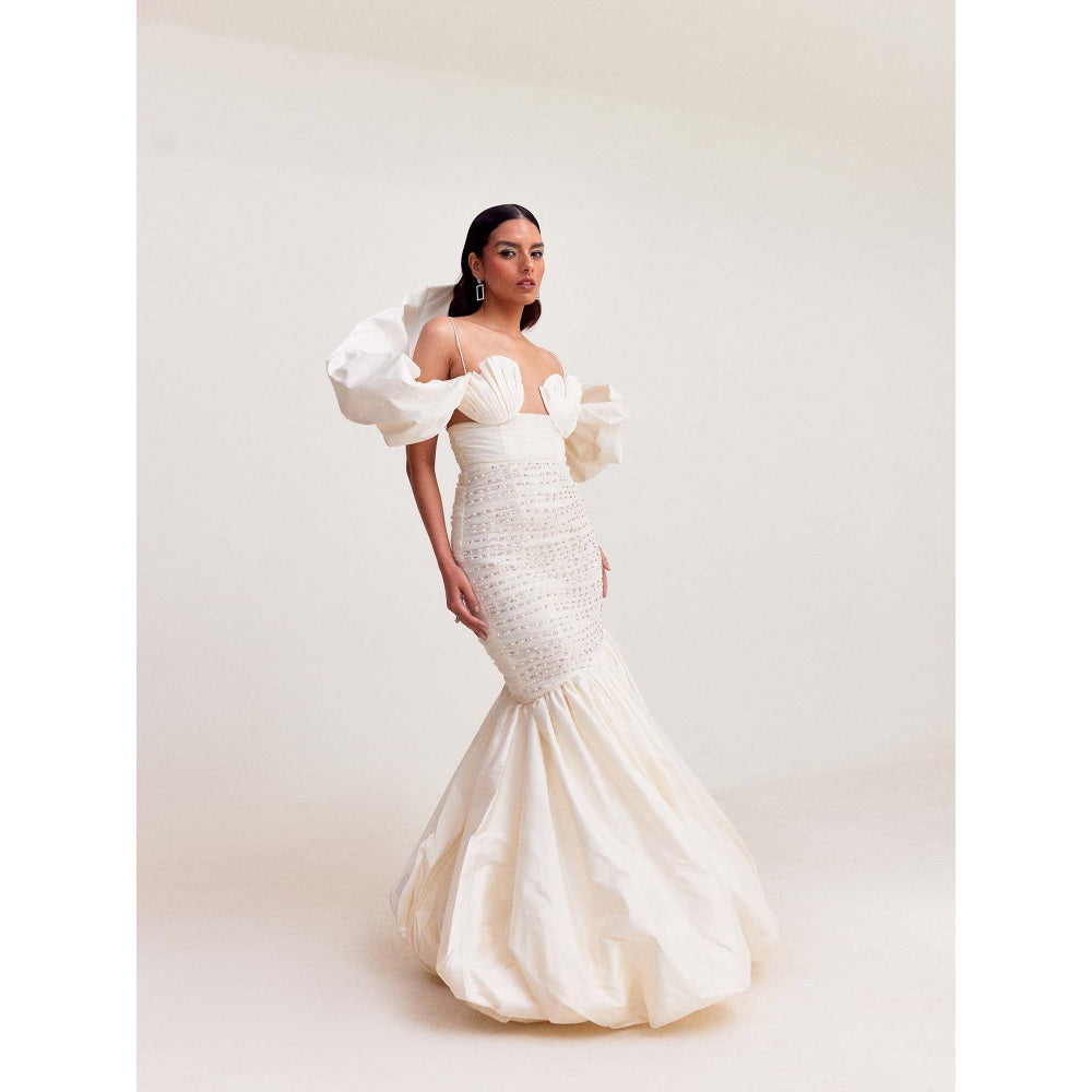 TISHARTH BY SHIVANI White Bubble Hem Mermaid Gown with Shoulder Drape