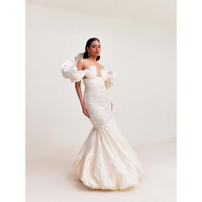 TISHARTH BY SHIVANI White Bubble Hem Mermaid Gown with Shoulder Drape