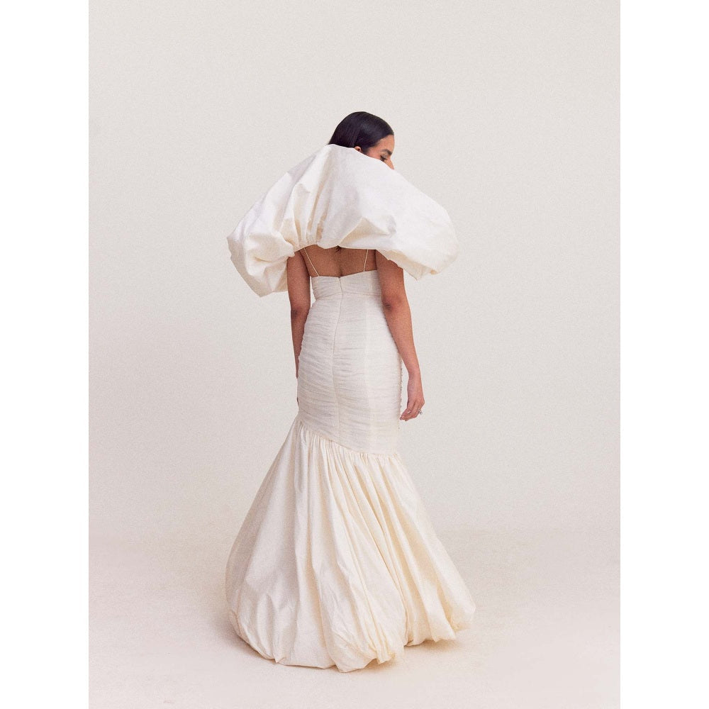 TISHARTH BY SHIVANI White Bubble Hem Mermaid Gown with Shoulder Drape