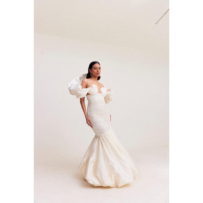 TISHARTH BY SHIVANI White Bubble Hem Mermaid Gown with Shoulder Drape