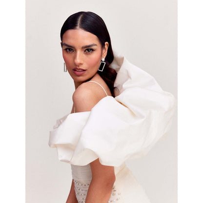 TISHARTH BY SHIVANI White Bubble Hem Mermaid Gown with Shoulder Drape