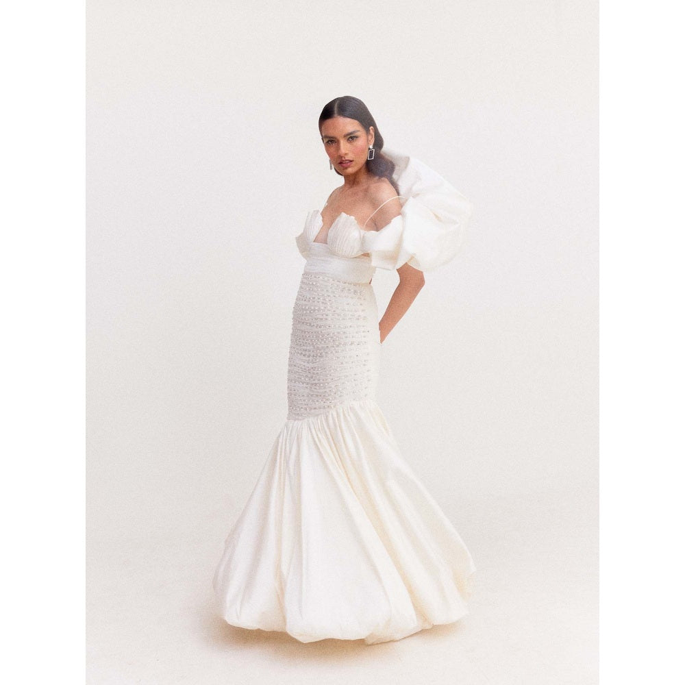 TISHARTH BY SHIVANI White Bubble Hem Mermaid Gown with Shoulder Drape
