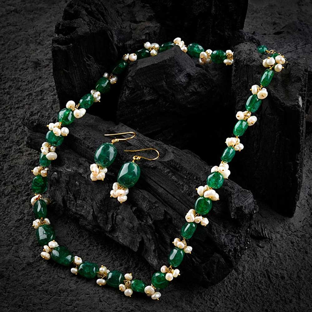 TOTAPARI Emerald Green Stones And Pearls Necklace with Earrings