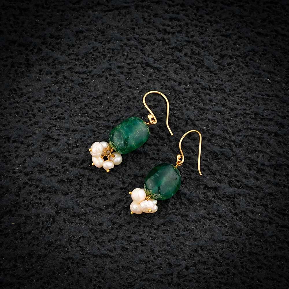 TOTAPARI Emerald Green Stones And Pearls Necklace with Earrings