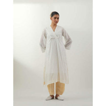 Vinusto White Chikankari A-Line Kurta with Slip and Pant