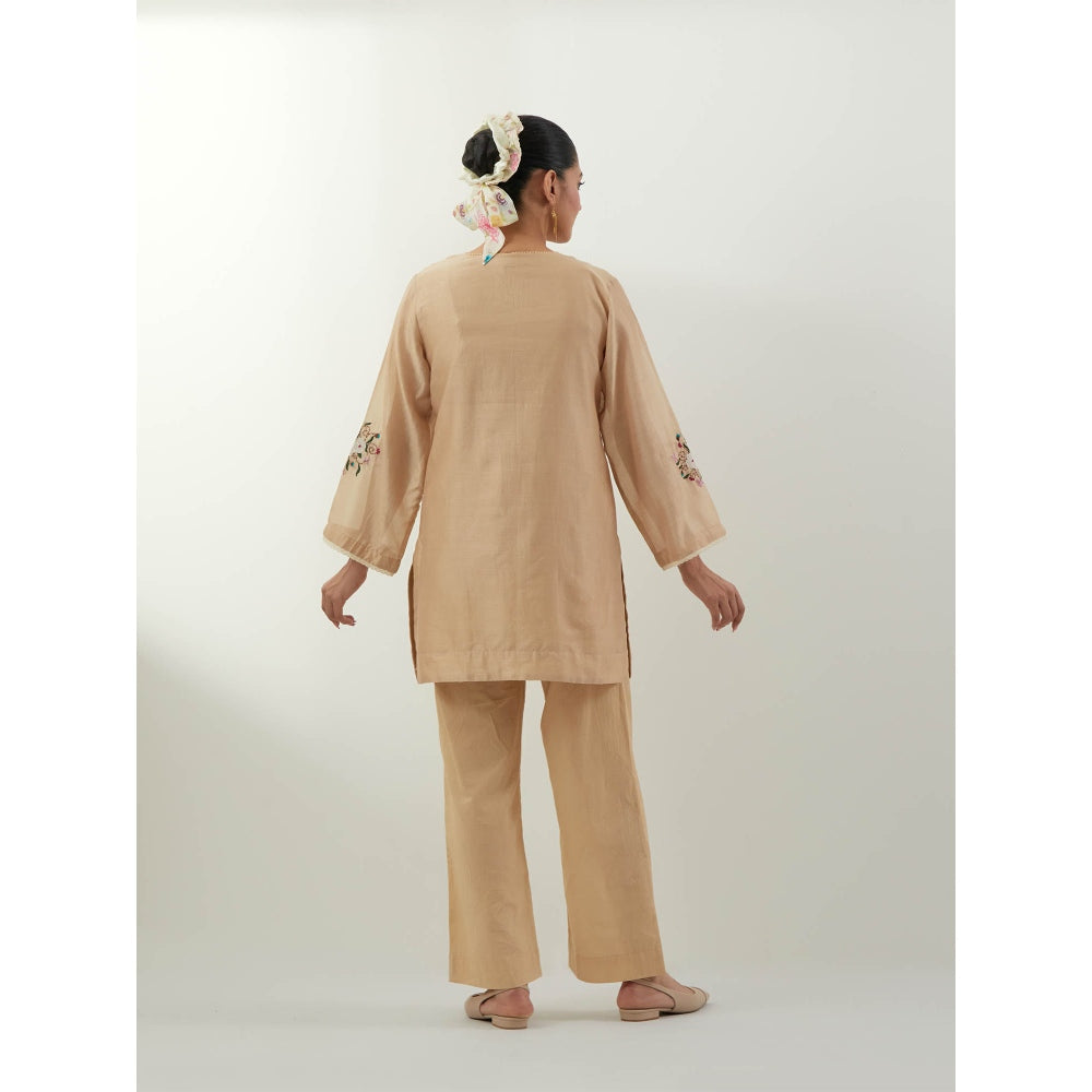 Vinusto Beige Embroidered Chanderi Kurti with Pant and Dupatta