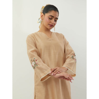 Vinusto Beige Embroidered Chanderi Kurti with Pant
