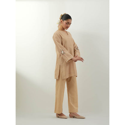 Vinusto Beige Embroidered Chanderi Kurti with Pant